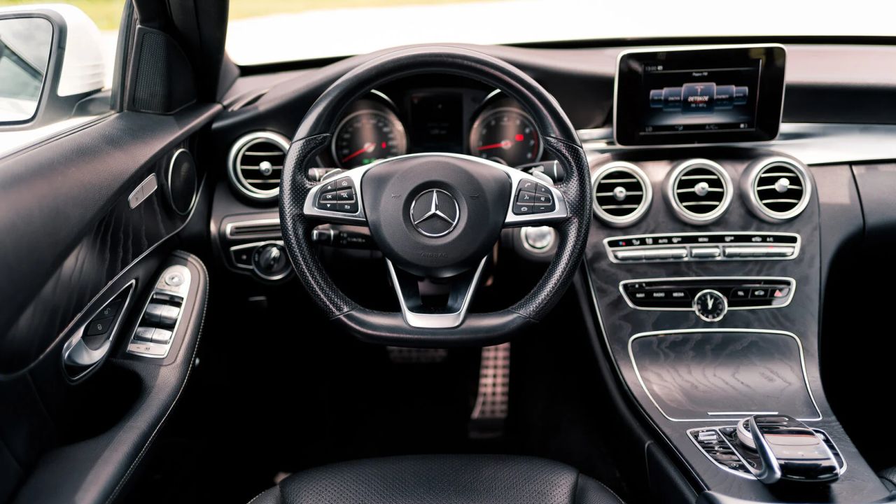 Фото Mercedes Benz C180 - 3