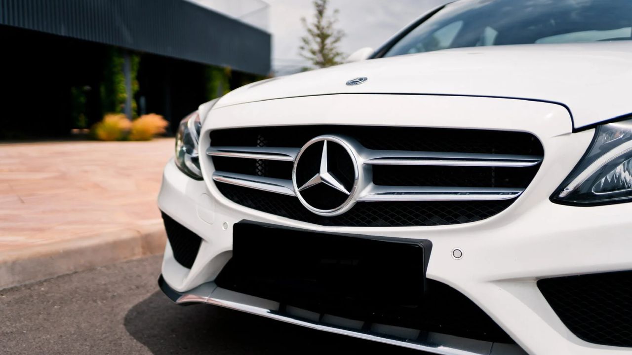 Фото Mercedes Benz C180 - 2