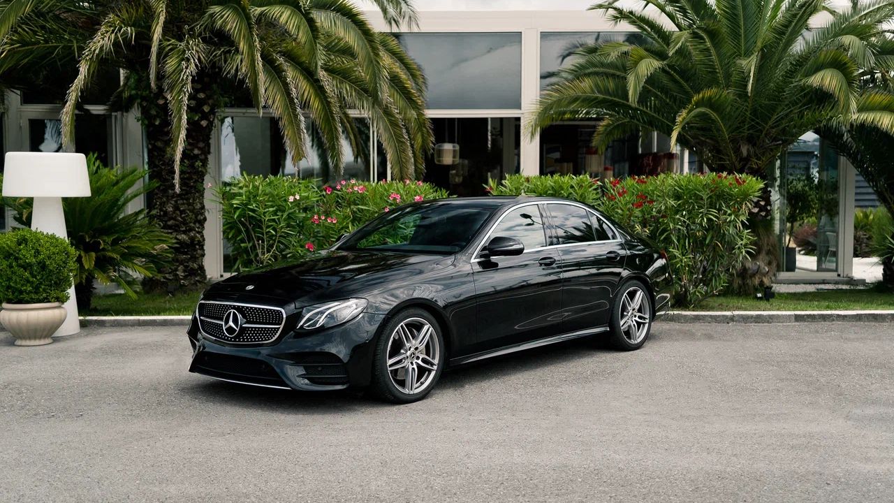 Фото Mercedes Benz E 200 - 1