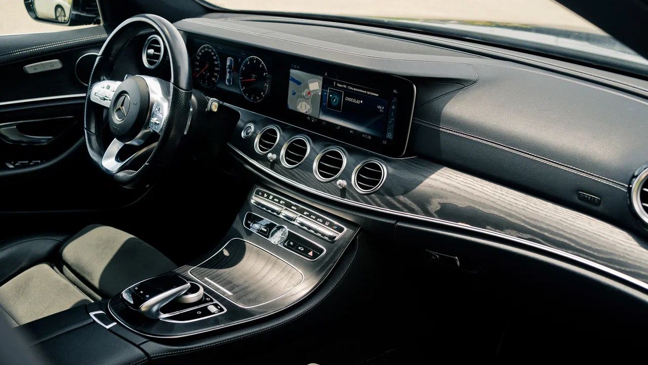 Фото Mercedes Benz E 200 - 3