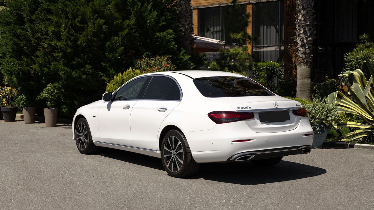Фото Mercedes-Benz E200 - 5