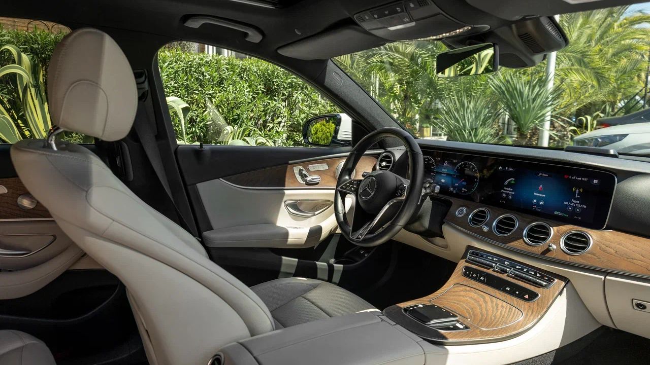 Фото Mercedes-Benz E200 - 3